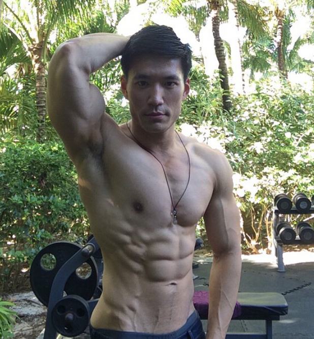 กล้าม วงแขน นม เลียๆ