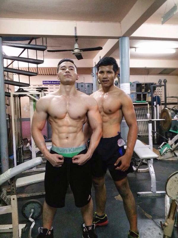 พักสายตากับหนุ่มๆ