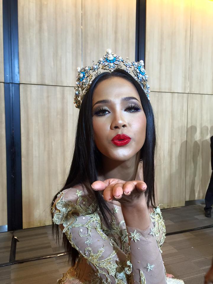 เมญ่า นนธวรรณ - ชุดทองคำ @miss thailand world