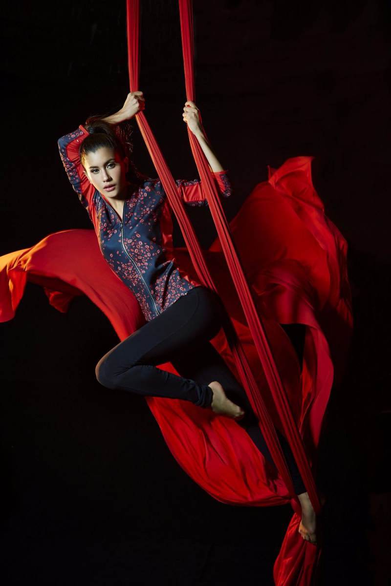 ปู ไปรยา โชว์ท่ายาก ถ่ายแบบเสื้อผ้าคอลเลกชั่นใหม่ล่าสุด The Mynx Spirit AW15 เอาใจสาวๆ 'แนวสปอร์ต'