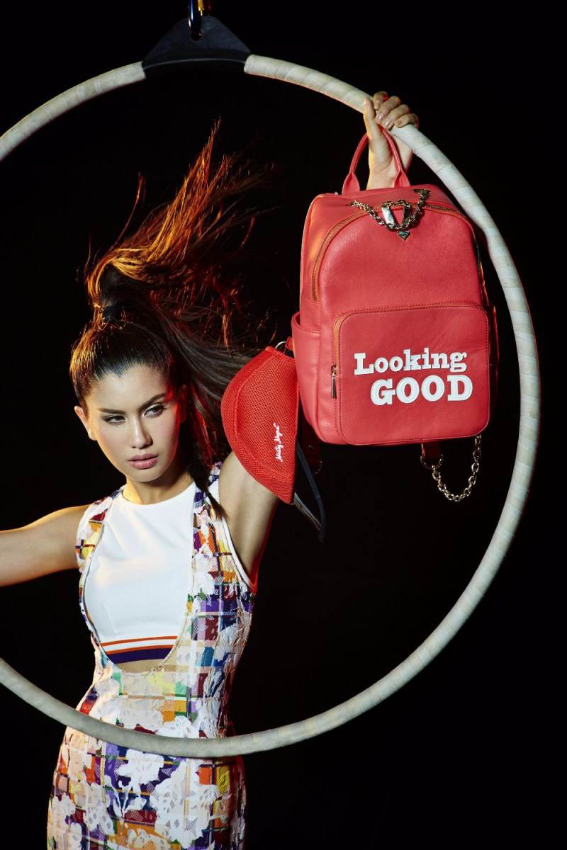 ปู ไปรยา โชว์ท่ายาก ถ่ายแบบเสื้อผ้าคอลเลกชั่นใหม่ล่าสุด The Mynx Spirit AW15 เอาใจสาวๆ 'แนวสปอร์ต'