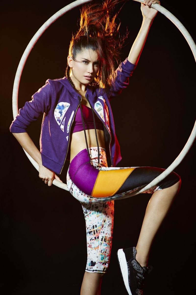 ปู ไปรยา โชว์ท่ายาก ถ่ายแบบเสื้อผ้าคอลเลกชั่นใหม่ล่าสุด The Mynx Spirit AW15 เอาใจสาวๆ 'แนวสปอร์ต'