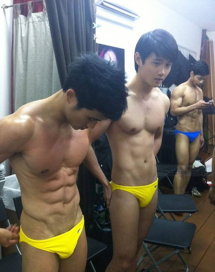 เบื้องหลัง^^