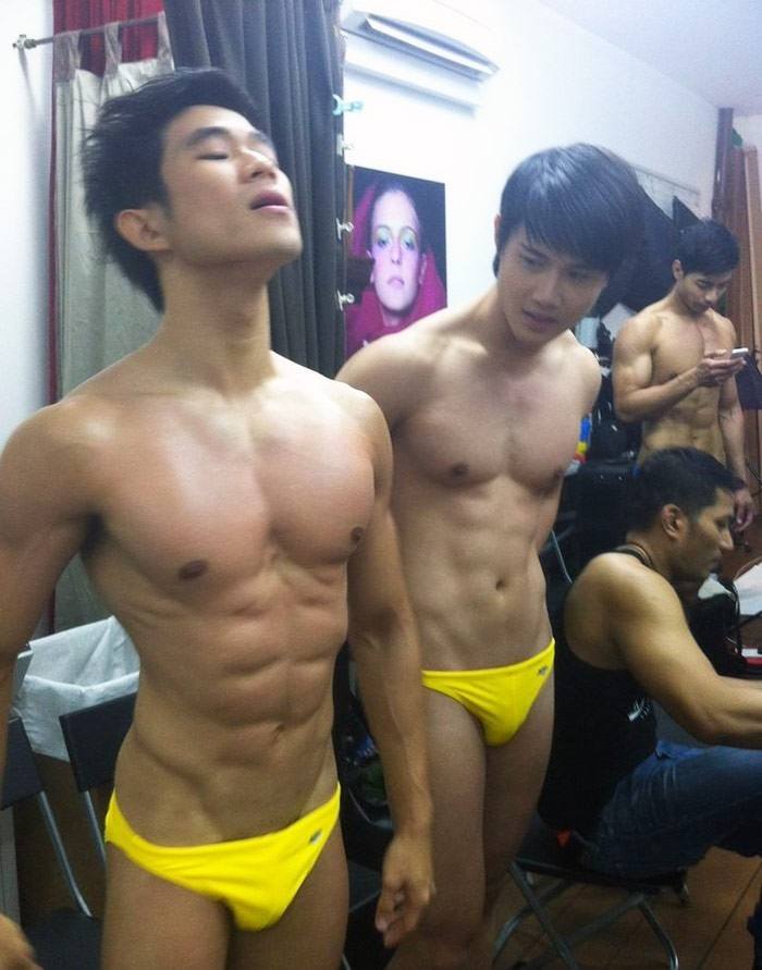 เบื้องหลัง^^