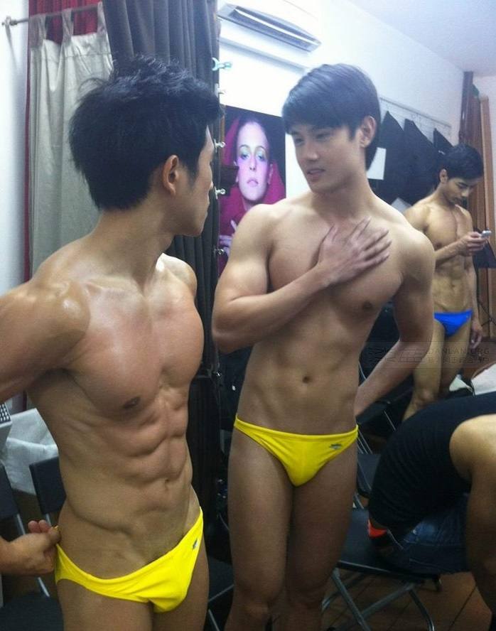 เบื้องหลัง^^