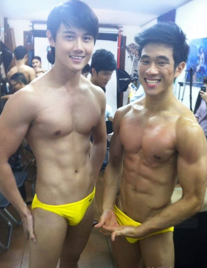 เบื้องหลัง^^