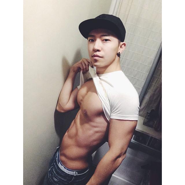 หนุ่มตี๋ล่ำ IG@XEXH