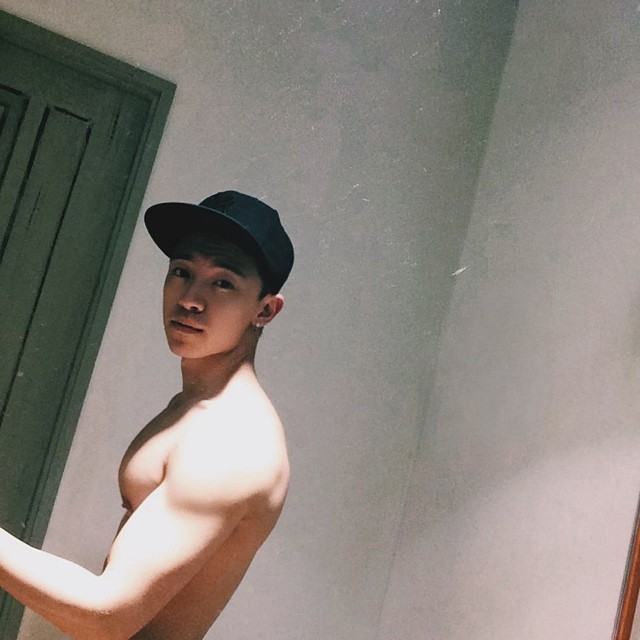 หนุ่มตี๋ล่ำ IG@XEXH