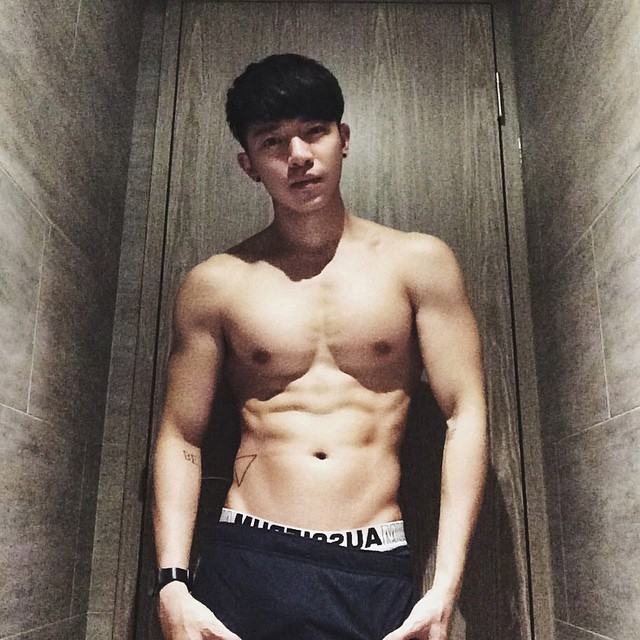 หนุ่มตี๋ล่ำ IG@XEXH