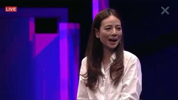 คนนี้ไม่แพ้กันเลยครับ กับมาดามแป้งสาวเก่งและแกร่ง แถมยังสวยอีกด้วย ไม่น่าเชื่อว่าอายุ 49 แล้วนะครับ