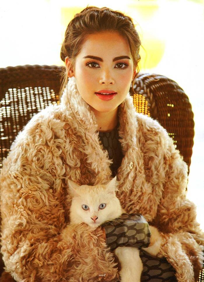 ญาญ่า-อุรัสยา @ พลอยแกมเพชร vol.24 no.566 August 2015