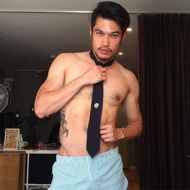 นายหนวด Phakin B.