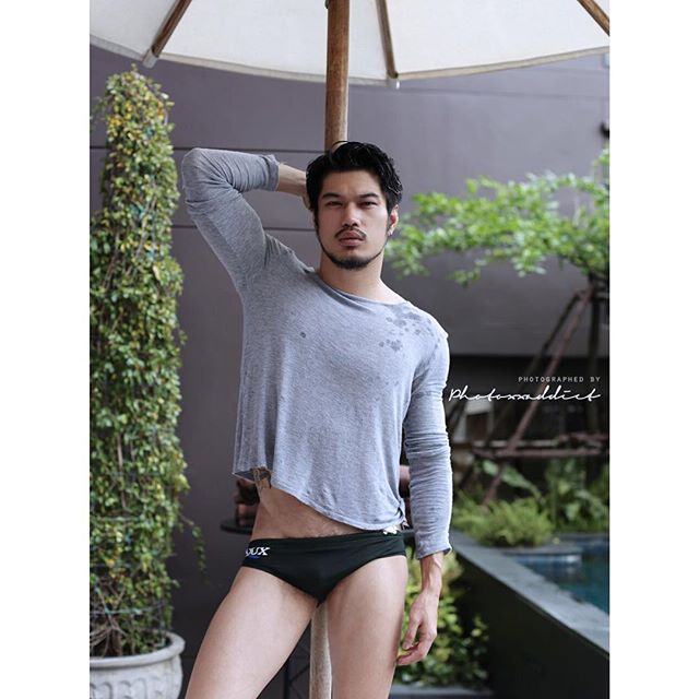นายหนวด Phakin B.