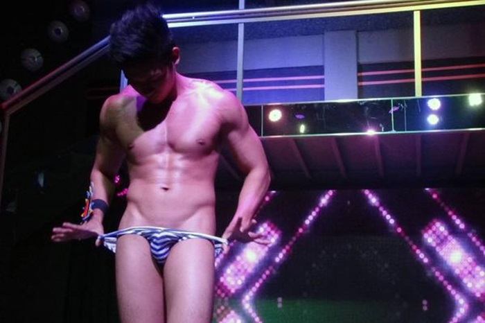 หนุ่มปินส์+Bikini