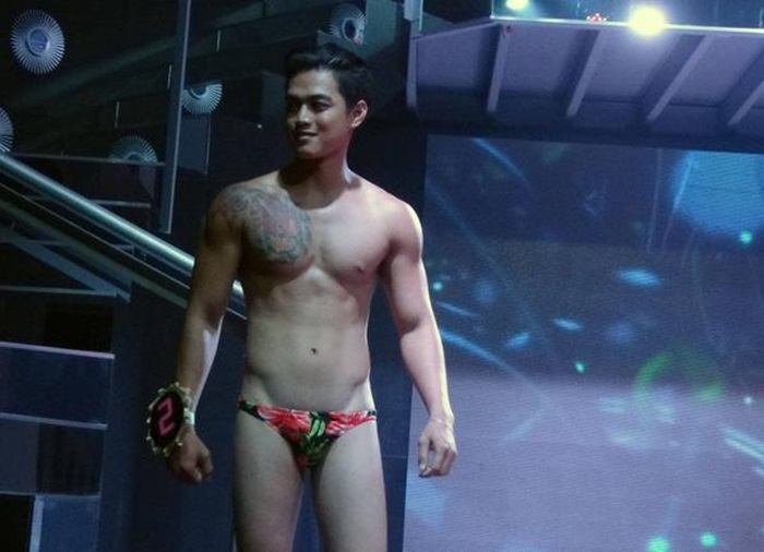 หนุ่มปินส์+Bikini