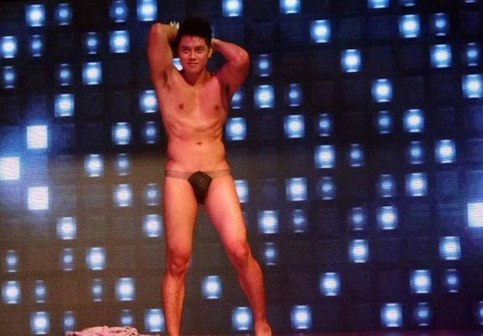หนุ่มปินส์+Bikini
