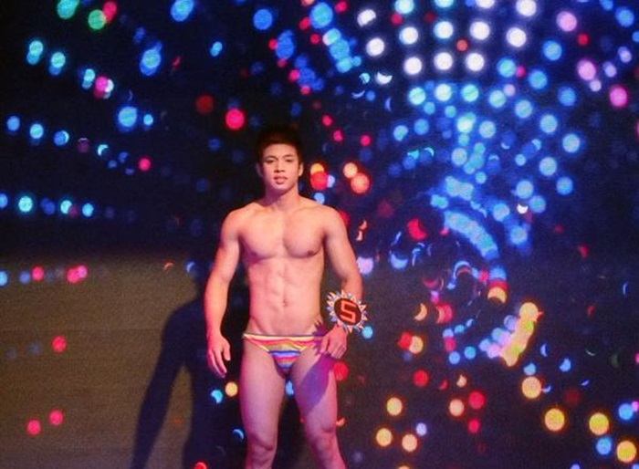 หนุ่มปินส์+Bikini