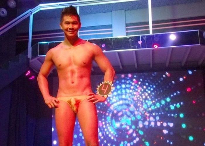 หนุ่มปินส์+Bikini
