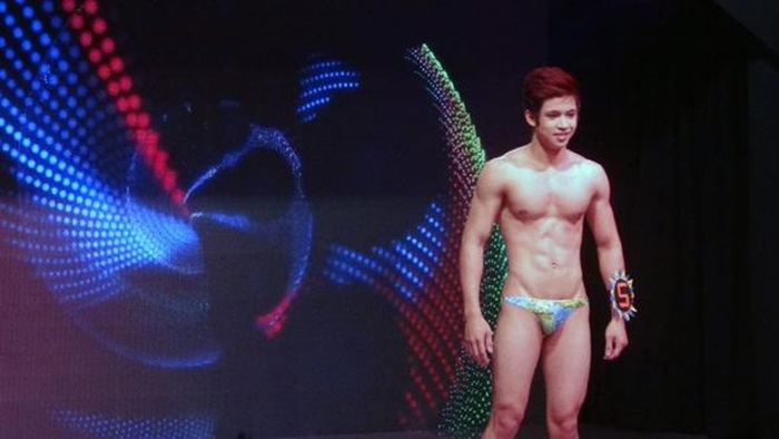 หนุ่มปินส์+Bikini