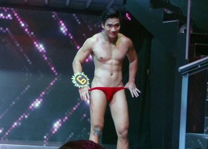 หนุ่มปินส์+Bikini