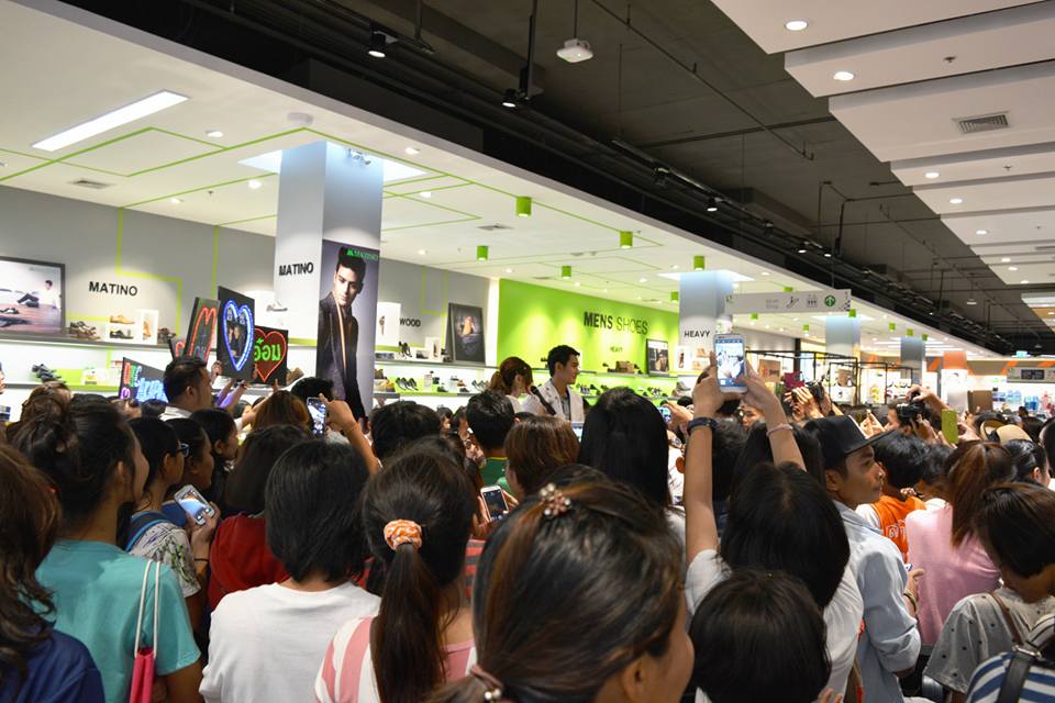 อ๋อม อรรคพันธ์ ณ โรบินสันบุรีรัมย์
