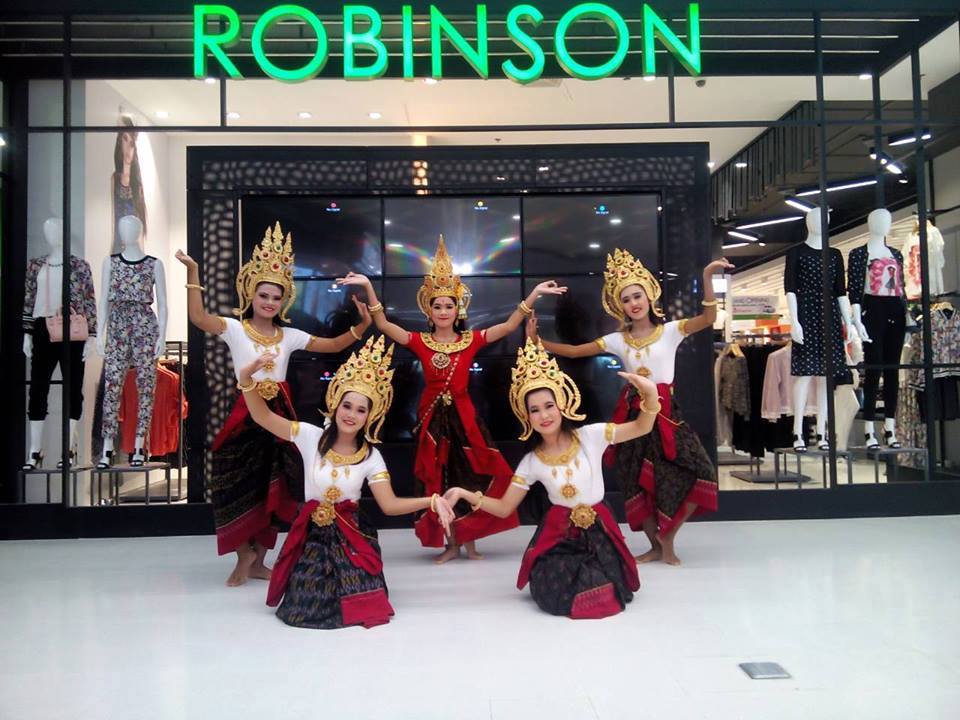 อ๋อม อรรคพันธ์ ณ โรบินสันบุรีรัมย์
