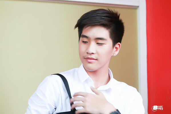 แบงค์ THEEWARA PANYATARA หนุ่มหล่อหน้าใสจาก Lovesick2 และ The School the series