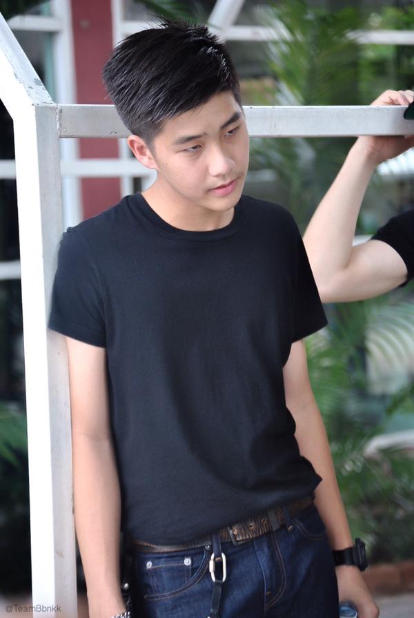 แบงค์ THEEWARA PANYATARA หนุ่มหล่อหน้าใสจาก Lovesick2 และ The School the series