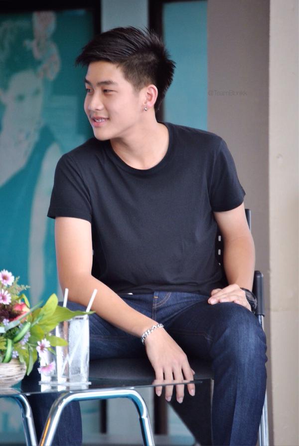 แบงค์ THEEWARA PANYATARA หนุ่มหล่อหน้าใสจาก Lovesick2 และ The School the series