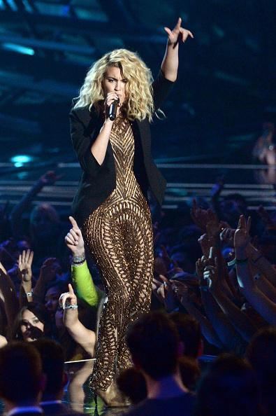 แฟชั่นพรมแดงงานประกาศรางวัล MTV Video Music Awards 2015 ของเหล่านักร้องซุปตาร์ต่างประเทศ