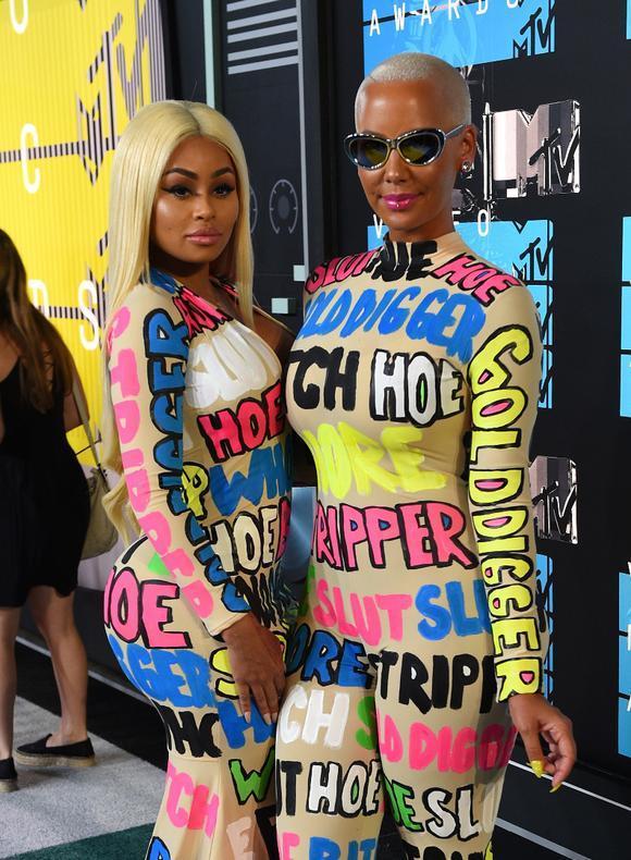 แฟชั่นพรมแดงงานประกาศรางวัล MTV Video Music Awards 2015 ของเหล่านักร้องซุปตาร์ต่างประเทศ