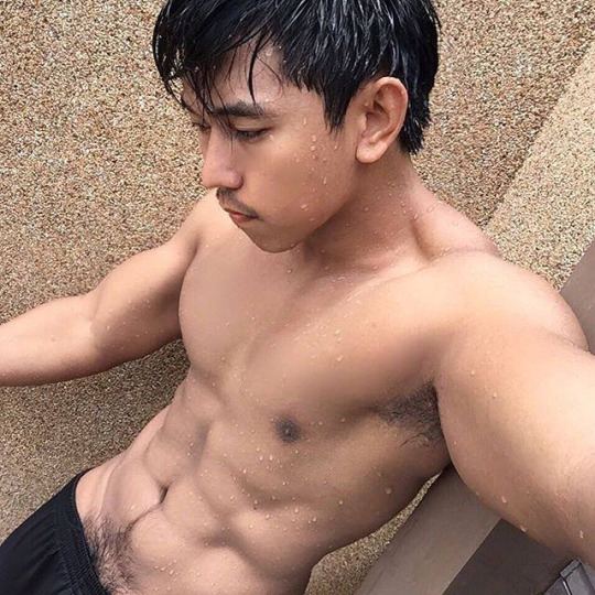 แซบยามเที่ยง