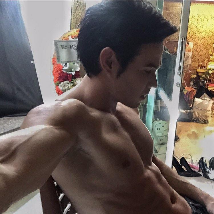 มาๆจะเลียให้ล้ม