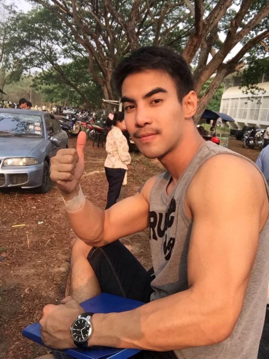 มาๆจะเลียให้ล้ม