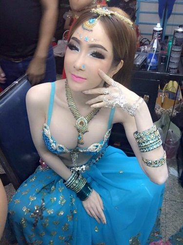 สวยเซ็กซี่เวอร์!! นิกกี้ พริตตี้เงินล้าน ในลุคสาวอินเดีย !!!