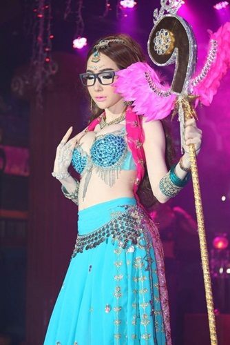 สวยเซ็กซี่เวอร์!! นิกกี้ พริตตี้เงินล้าน ในลุคสาวอินเดีย !!!