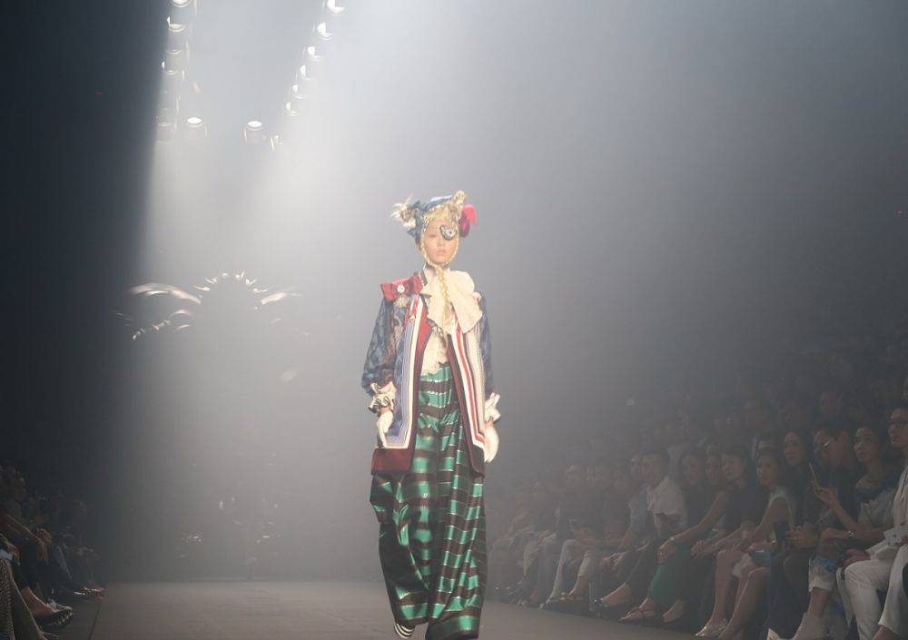 4 SEP'05 HOOK'S  ELLE FASHION WEEK THAILAND 2015