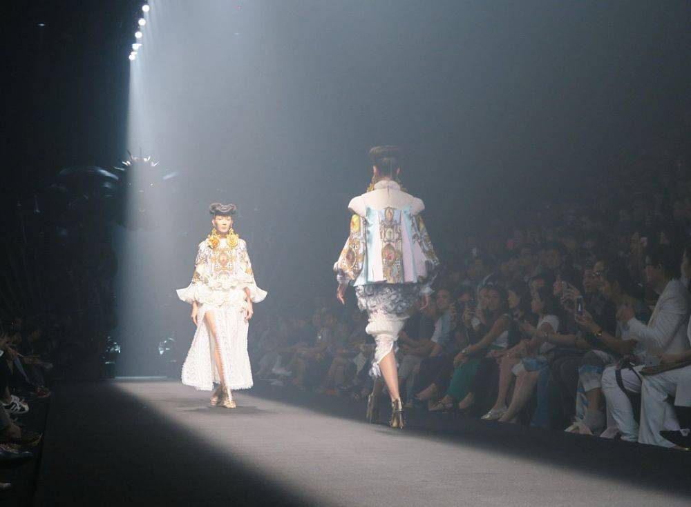 4 SEP'05 HOOK'S  ELLE FASHION WEEK THAILAND 2015