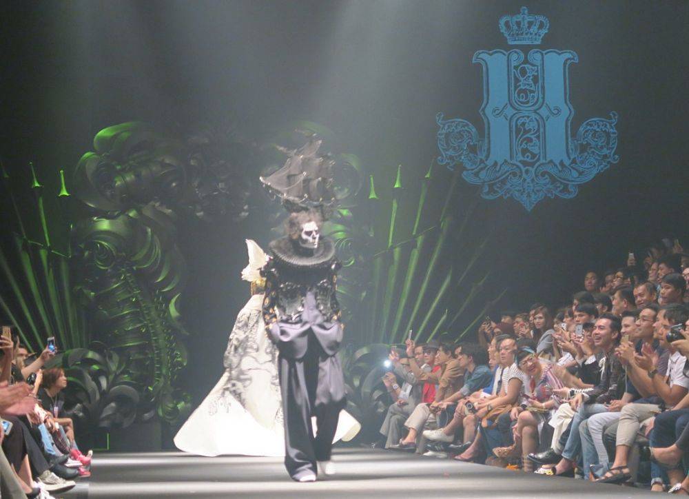 4 SEP'05 HOOK'S  ELLE FASHION WEEK THAILAND 2015