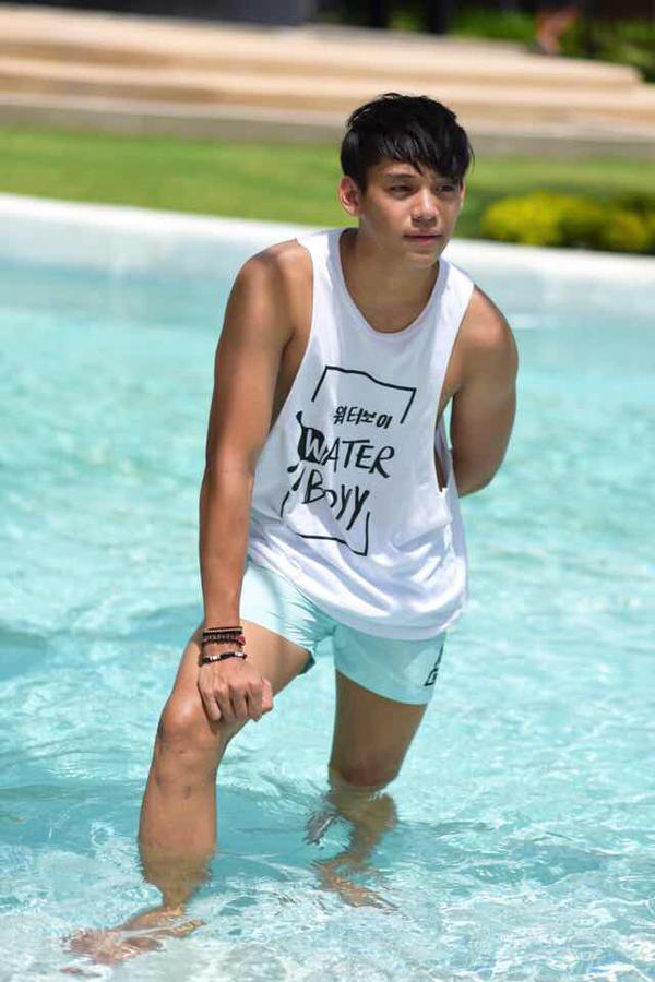ฟินสุดๆ! รวมภาพประกอบ"Water boyy the movie"เงินนำทีมโชว์หุ่นเต็มที่