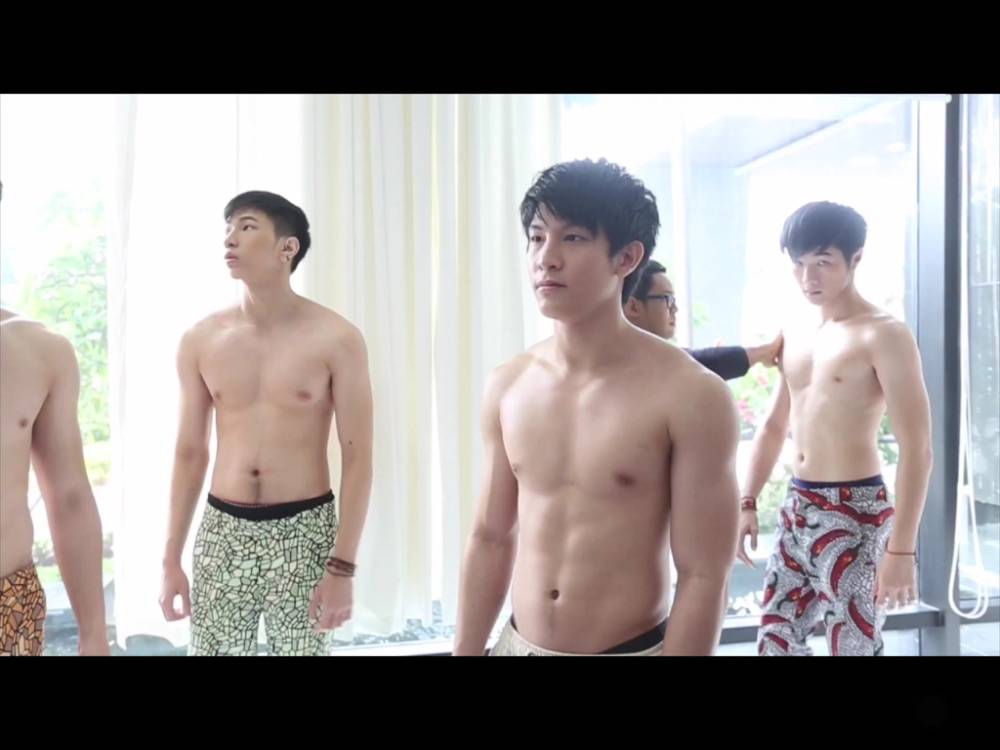ฟินสุดๆ! รวมภาพประกอบ"Water boyy the movie"เงินนำทีมโชว์หุ่นเต็มที่