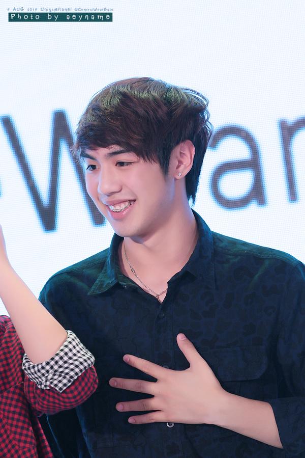 กรี๊ดลั่น!ไวท์ โชว์บล๊อกกิ้งเดินแบบ มีตกใจด้วยนะแมนมากได้พวงมาลัยเงินเพียบ ที่ CW