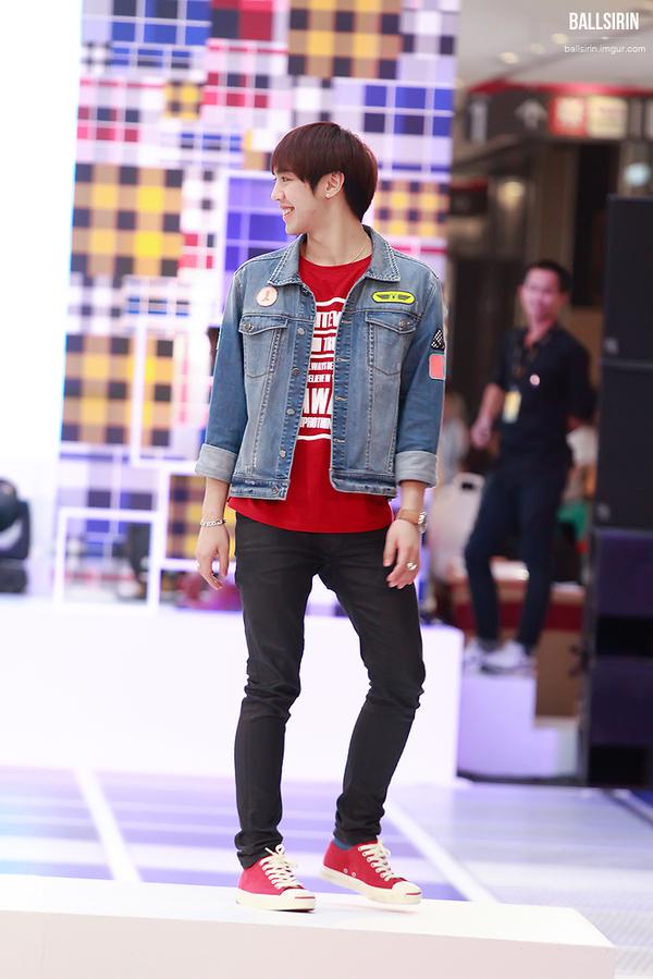 กรี๊ดลั่น!ไวท์ โชว์บล๊อกกิ้งเดินแบบ มีตกใจด้วยนะแมนมากได้พวงมาลัยเงินเพียบ ที่ CW