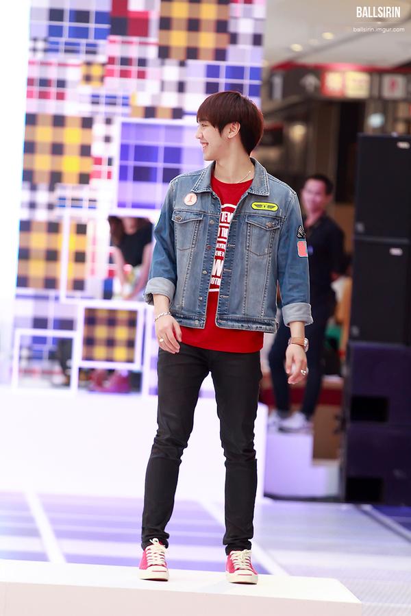 กรี๊ดลั่น!ไวท์ โชว์บล๊อกกิ้งเดินแบบ มีตกใจด้วยนะแมนมากได้พวงมาลัยเงินเพียบ ที่ CW