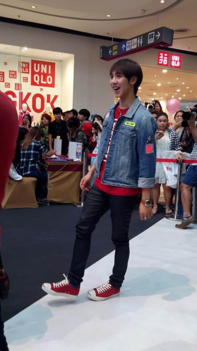 กรี๊ดลั่น!ไวท์ โชว์บล๊อกกิ้งเดินแบบ มีตกใจด้วยนะแมนมากได้พวงมาลัยเงินเพียบ ที่ CW