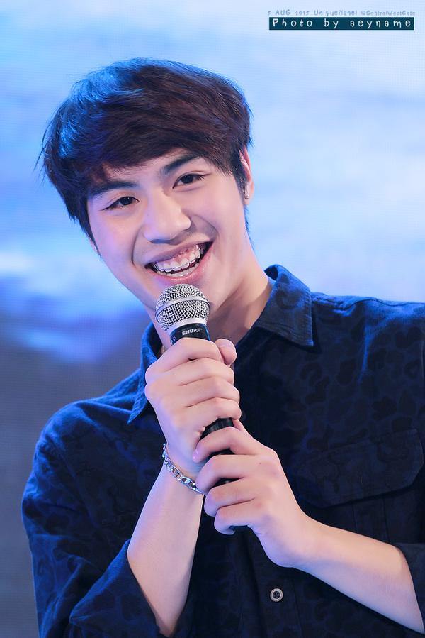กรี๊ดลั่น!ไวท์ โชว์บล๊อกกิ้งเดินแบบ มีตกใจด้วยนะแมนมากได้พวงมาลัยเงินเพียบ ที่ CW