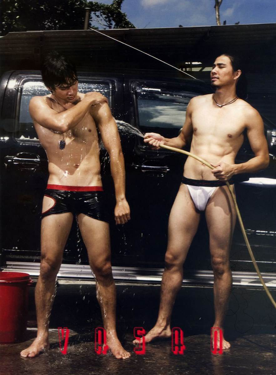 มื้อเที่ยง วันจันทร์ 2หนุ่มไทยล้างรถฟินๆ