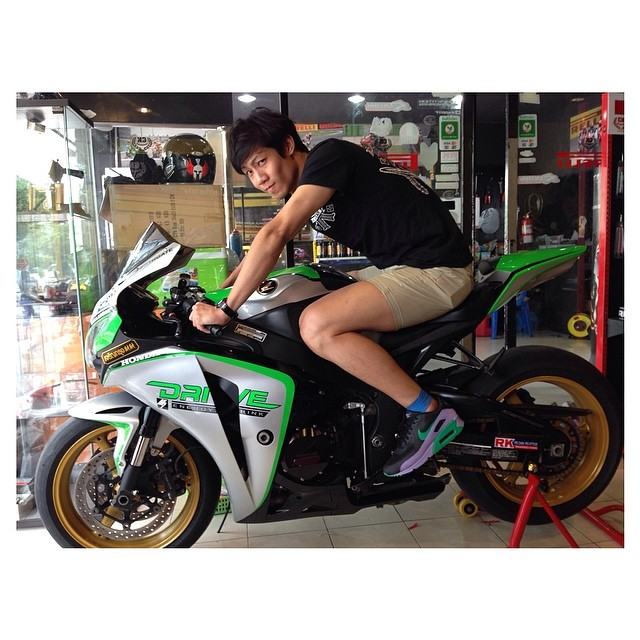 ดีเจปอ นันทชัย เตชะศรีวิเชียร Green Wave 106.5 FM