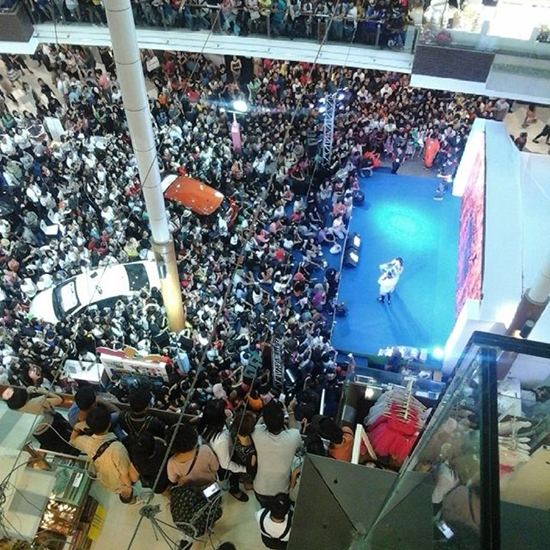 พิสูจน์ชัด "อั้ม พัชราภา" ปรากฏตัวที่ไหน ห้างแตกที่นั่น! แฟนคลับแห่กรี๊ด บอดี้การ์ดคุมเข้ม สมตำเเหน่งซุปตาร์ขวัญใจมหาชน!!