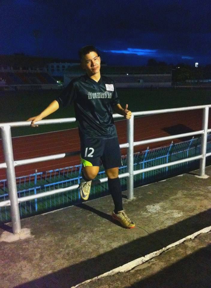 แมนๆเล่นบอลกันครัช